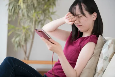 目が疲れたら「冷やす」or「温める」どっちが正解？ 整体師が教える「目の即効ケア」