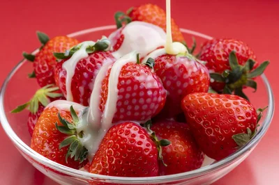 いちごに甘さをひとかけ！冬の定番「れん乳仕立てソース」を、今年は3種類のマイメロディ 限定デザインで