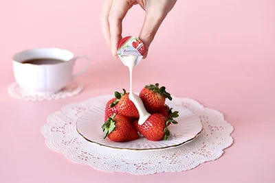 れん乳仕立てのやさしい甘さが、いちごの味わいをぐっと引き立てる