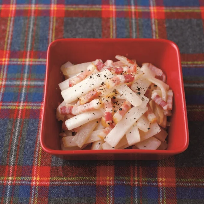 バターで炒めてまろやかに「ベーコンと大根のさっと炒め」