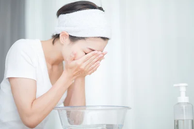 「朝の洗顔、お湯だけで済ませてない？」友利新先生に聞く、冬の乾燥肌を救う“正しい”保湿ケア