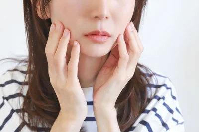 「30代からずっと同じ化粧水」はNG⁉ 友利新先生に聞く、冬の乾燥を防ぐ基礎化粧品の正解