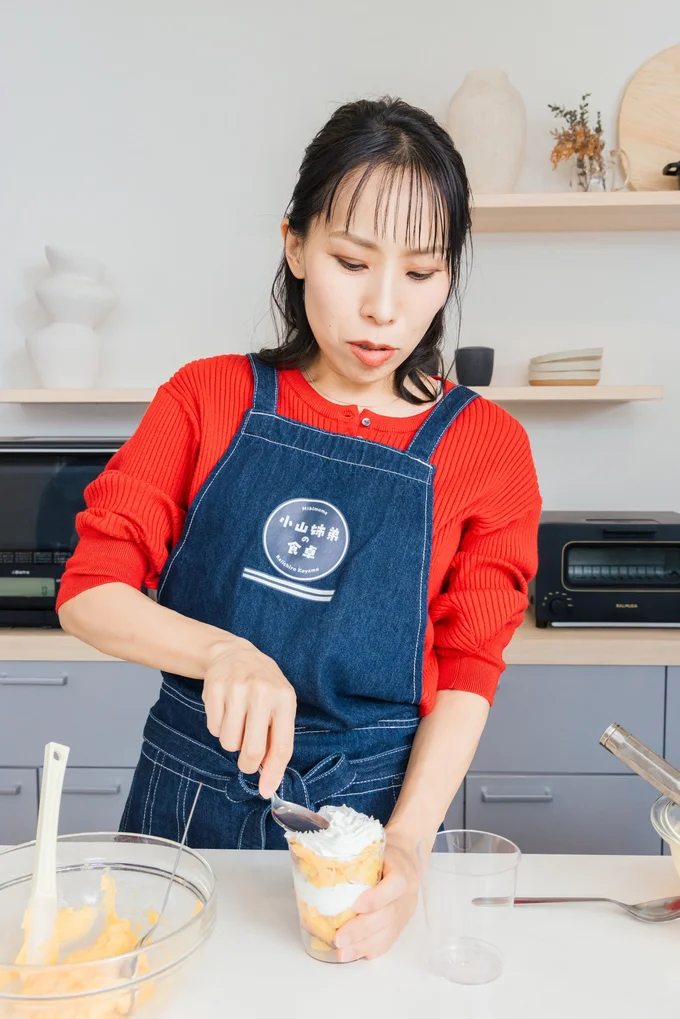 生クリームはスプーンで押し込みながら平らにしてもOK