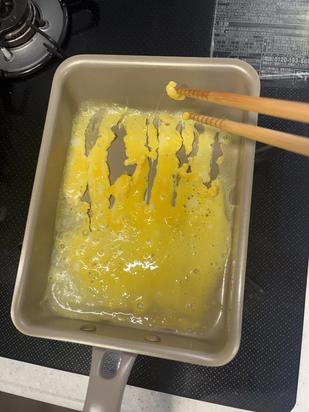 4年前に購入した焦げ付きフライパンを復活させる！魔法の粉とは？（▶︎やり方は次へ）