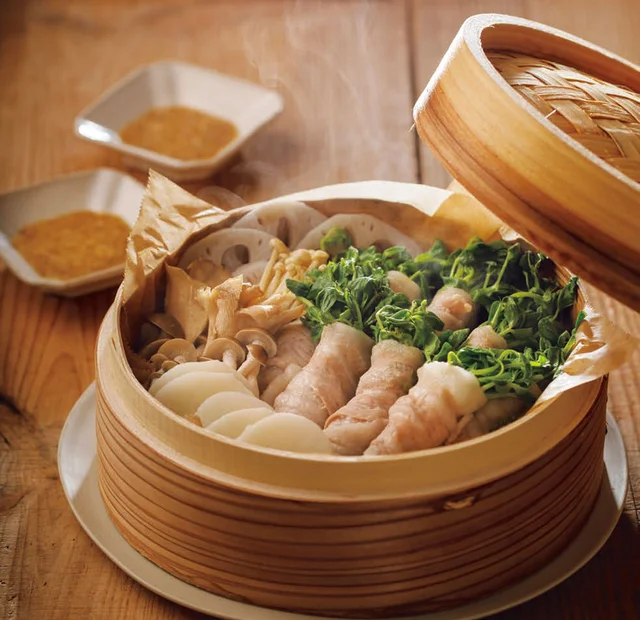 豆苗を豚肉で巻き巻き！ 時短でサッと作れる「いつものせいろ蒸し」