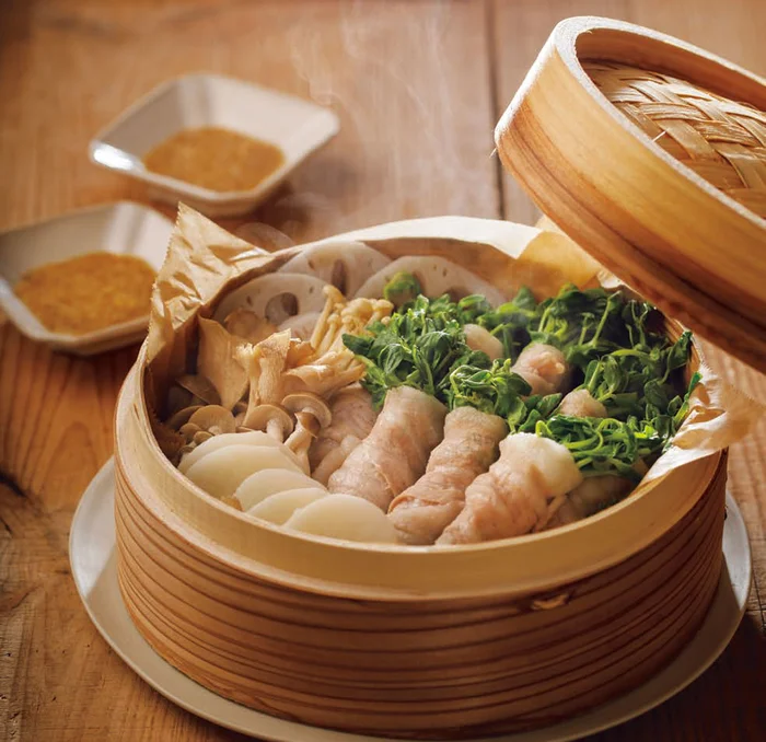 豆苗を豚肉で巻き巻き！ 時短でサッと作れる「いつものせいろ蒸し」