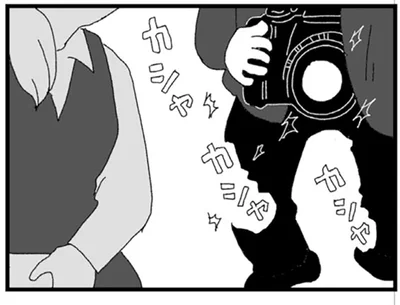 背後からカメラが…