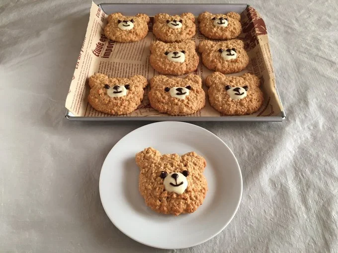 くまのオートミールクッキー▶︎そんなに見つめられたら…（⇒次へ）