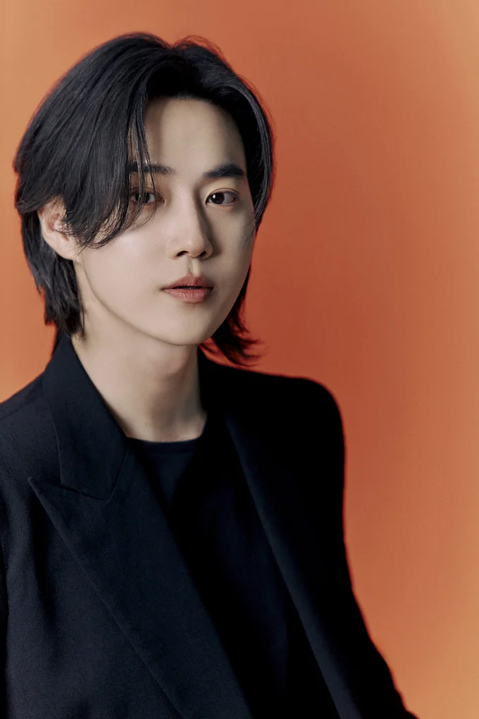 2025年秋にメンバー全員が兵役済みとなったEXOの今後にも期待が高まります！