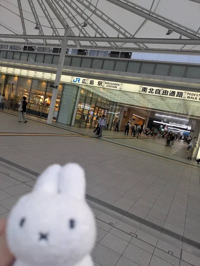 52番とお母さんの広島旅行▶ハンバーガーも一緒に！（⇒次へ）