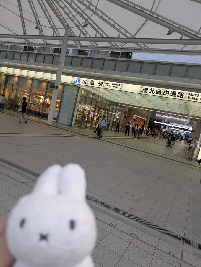 52番とお母さんの広島旅行▶ハンバーガーも一緒に！（⇒次へ）