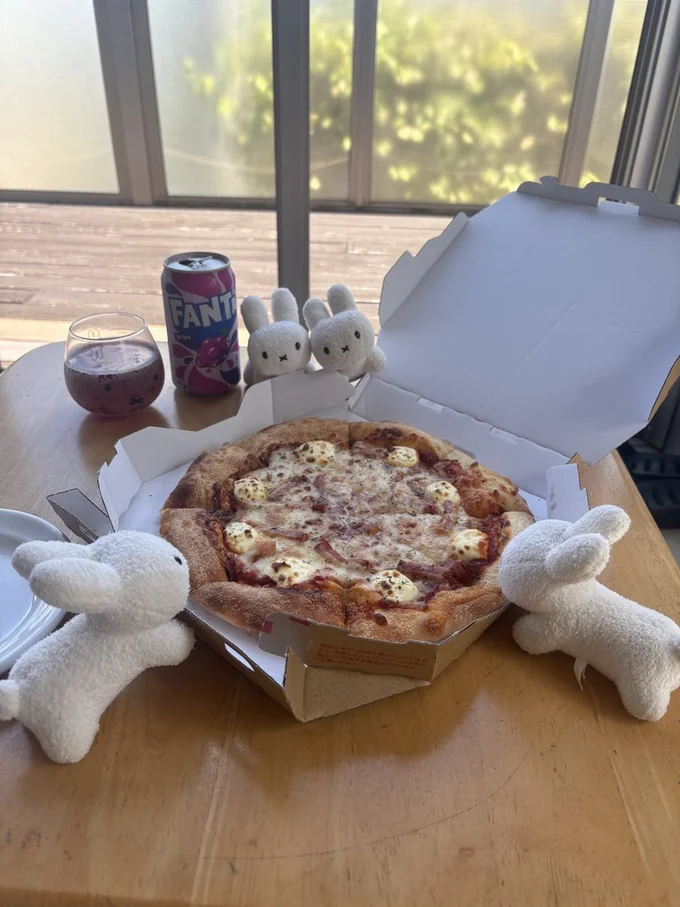 ピザパーティ▶可愛い子うさぎさんたち（⇒次へ）