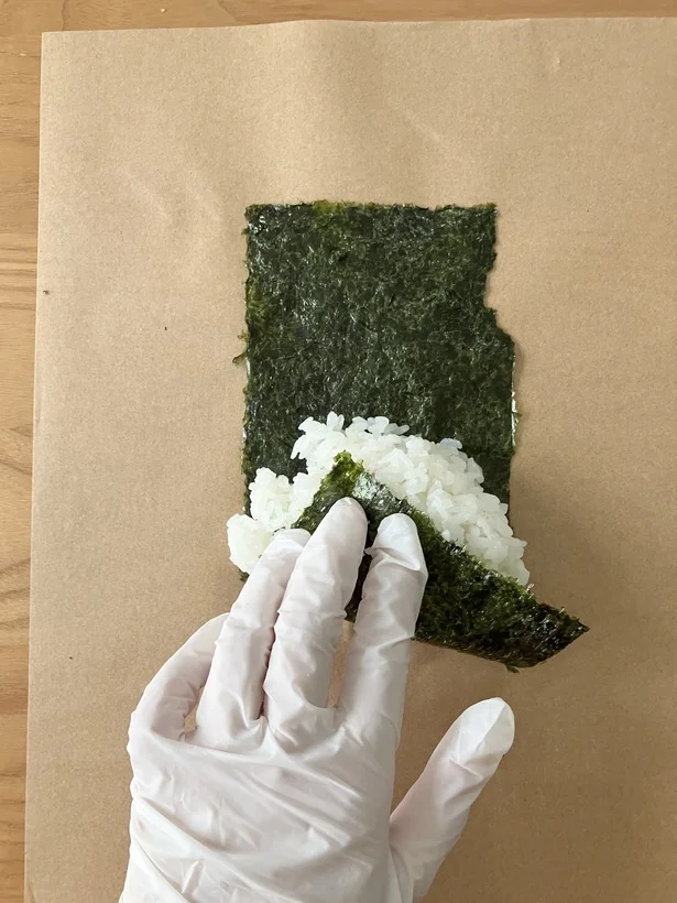 真ん中あたりに来るように折り…（▶︎次へ）