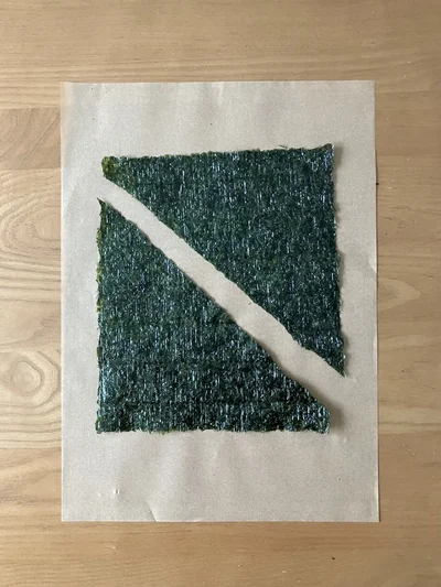 正方形の板のりを三角形にカット（▶︎次へ）