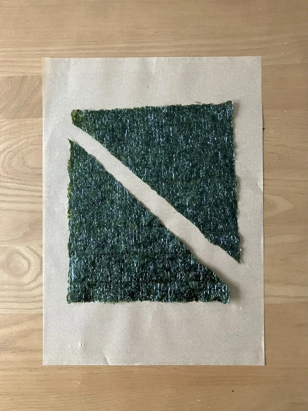 正方形の板のりを三角形にカット（▶︎次へ）