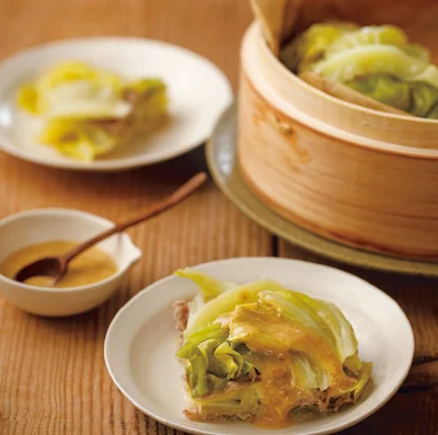 キャベツの甘みと豚肉の旨みが溶け合う「キャベツの重ね蒸し」