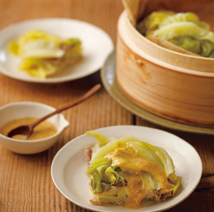 キャベツの甘みと豚肉の旨みが溶け合う「キャベツの重ね蒸し」