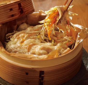 野菜を手軽にたっぷり食べられる「千切り野菜の豚肉蒸し」