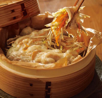 野菜を手軽にたっぷり食べられる「千切り野菜の豚肉蒸し」