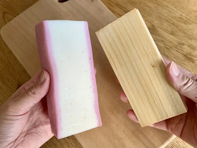 見てください！板にかまぼこが残らずキレイに剥がれました