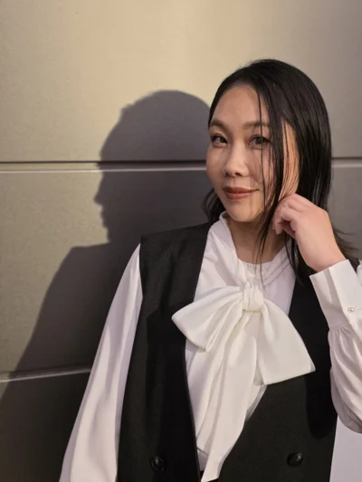 インナーを白ブラウスにすれば学校行事や仕事場にも！