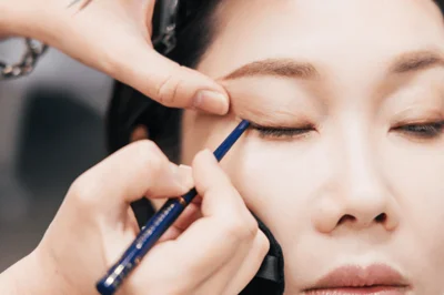 モードメイクの秘訣は、少し長めのアイライン