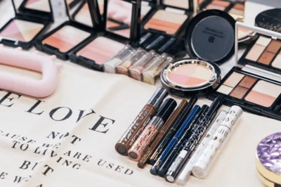 QVCにはコスメも豊富に揃っています