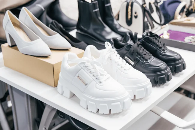 モード系ファッションに合う小物がいっぱい！