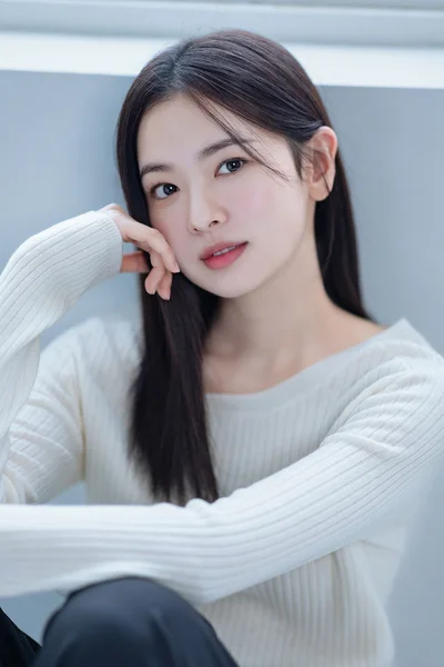 撮影中は役作りで猫背気味にして少し丸まった肩を意識したのだそう