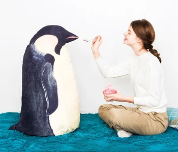 リアルサイズのペンギンが収納のお悩みを解決！ 話し相手にもなってくれる？
