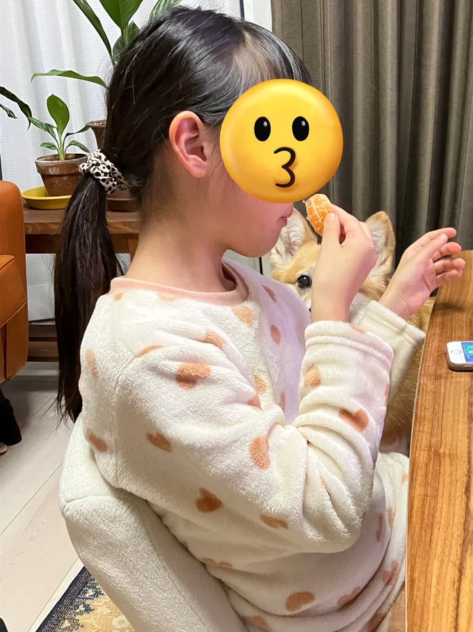 「いい子にしていたらもらえるよね…？」▶娘さんを起こすグリコちゃん（⇒次）