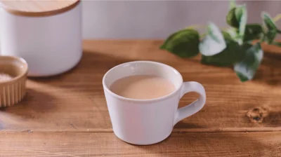 インスタントホットカフェオレが出来ました！▶インスタントコーヒーでアイスコーヒーも作れます（⇒次へ）