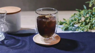 インスタントコーヒーの作り方（アイス編）完成です！▶次はアイスカフェオレ編スタート（⇒次へ）