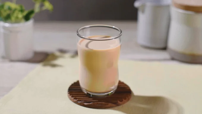 おいしいインスタントコーヒーの作り方（アイスカフェオレ編）完成！▶イベントで盛り上がりそうなレシピ！（⇒次へ）