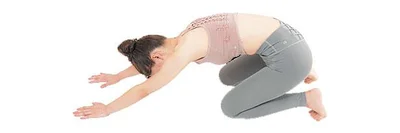 息を吸って吐きながらお尻を右から円を描くように後ろに回します