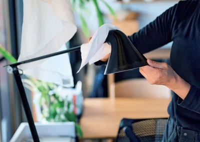 スタンドの傘もふきふき