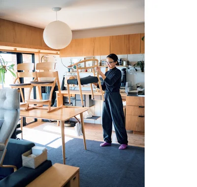 いすはテーブルの上へ