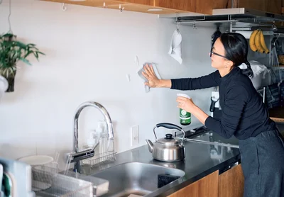 そのまま壁まで拭いちゃう！