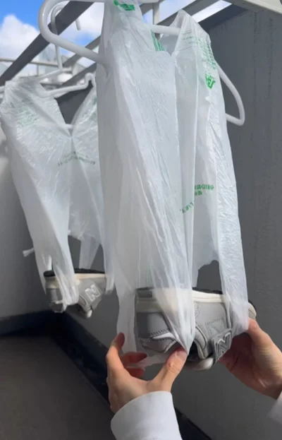 持ち手に靴を逆さに干す▶ボウルを使わないおにぎりの作り方も（⇒次へ）