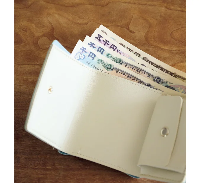 お札の向きを揃えて整える