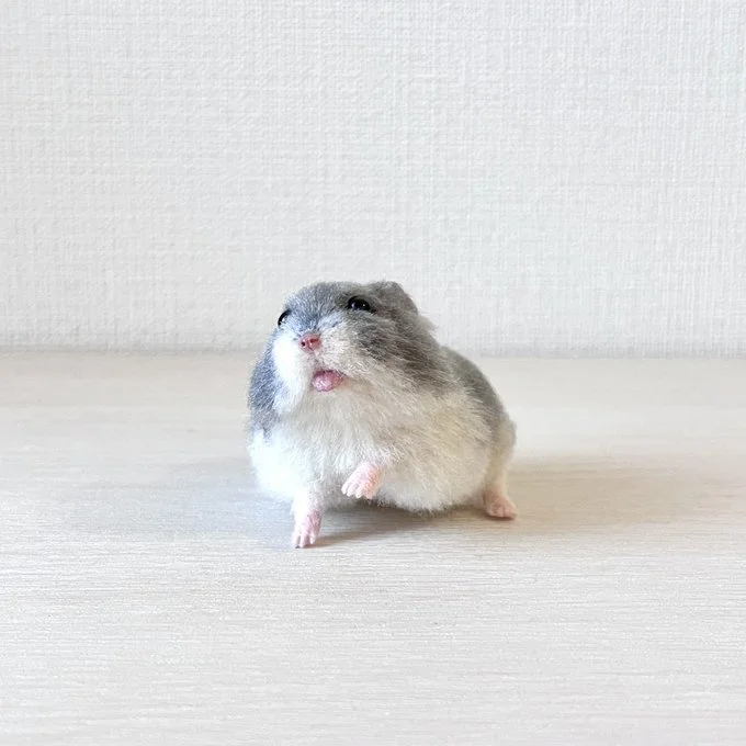 よりリアル！次はどんな姿を見せてくれるのか楽しみです♪（⇒次からは、ハムスターと飼い主のハイテンション日常コメディ『はむはむづくし2』の試し読みができます！）