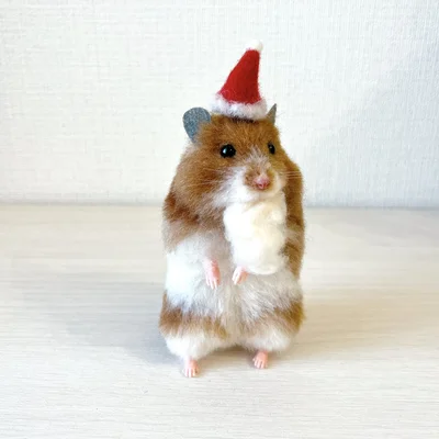 帽子がとっても似合うサンタバージョンも！おひげもばっちり！▶クリスマスより早めに完成したそうで…（⇒次へ）
