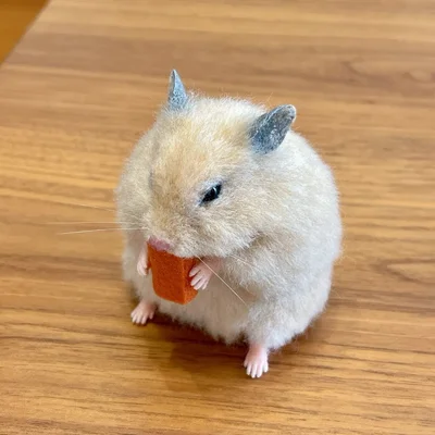 まるで生きているみたい！ちょっと丸くなってる辺りもリアルですね！▶親指に絡みつく姿も（⇒次へ）