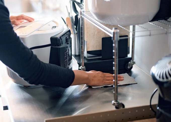 動かしやすいように、キャスターつきのラックに載せても