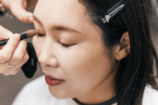 マスカラはブラウンをオン。目元がパッと明るくなり、やさしい印象に