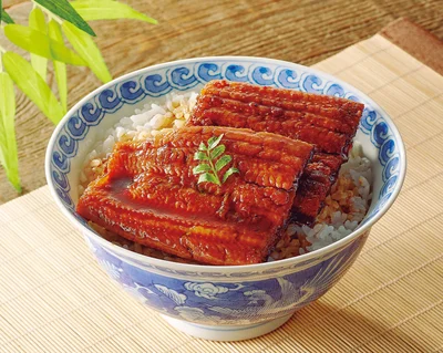 料亭でも使われる三河産うなぎをふっくら、やわらかく調理