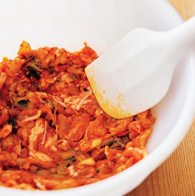 熱が通りやすいように、ボウルの側面に沿わせるように具を広げる。