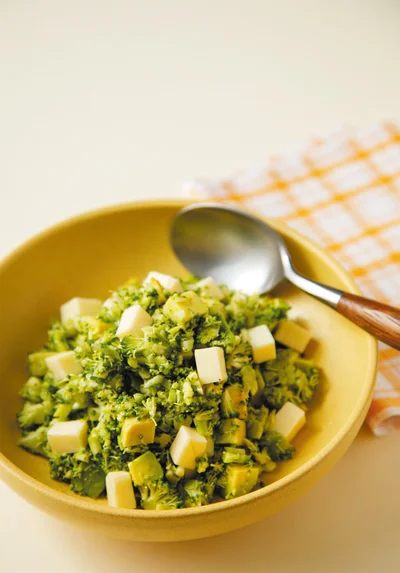 生ブロッコリーの青々しさがアクセント