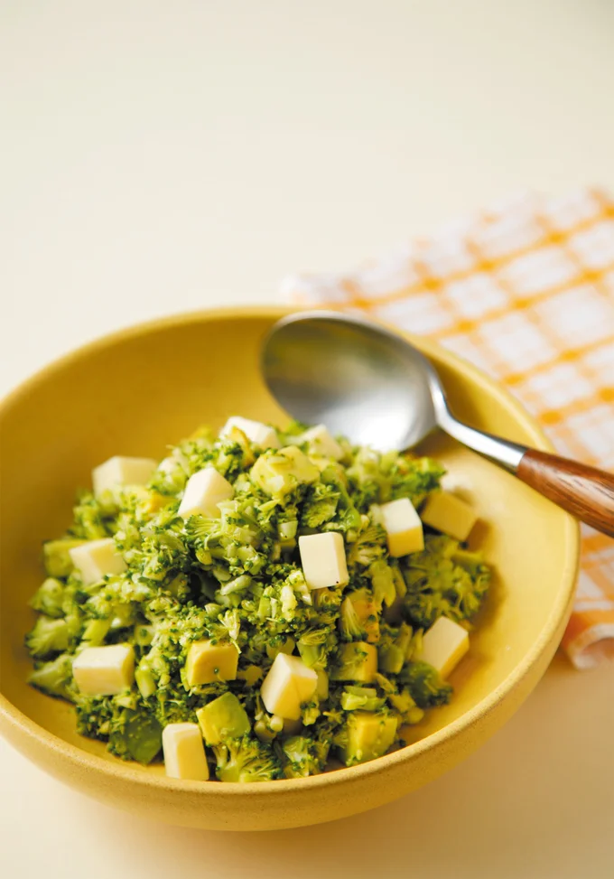 生ブロッコリーの青々しさがアクセント