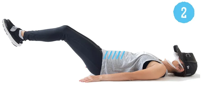 足を下げた時、腰が浮いてしまう場合は腰が浮かないところまででOK！